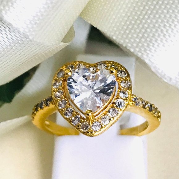 Size 6 - Gorgeous 2CT Heart Cut Diamonique Halo Gold Plated Ring - Picture 4 of 10
